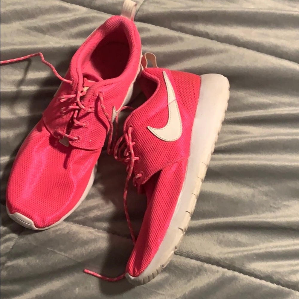 Pink Nike Roches - Picture 2 of 3
